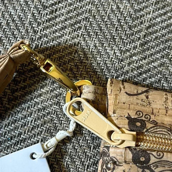 NWT natalie therése BE READY | Small Wristlet | All Whistle Print Zipper - Picture 7 of 11